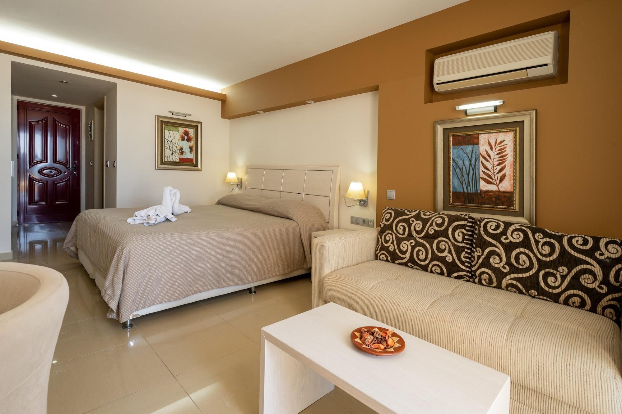 Kamari Hotel 4*