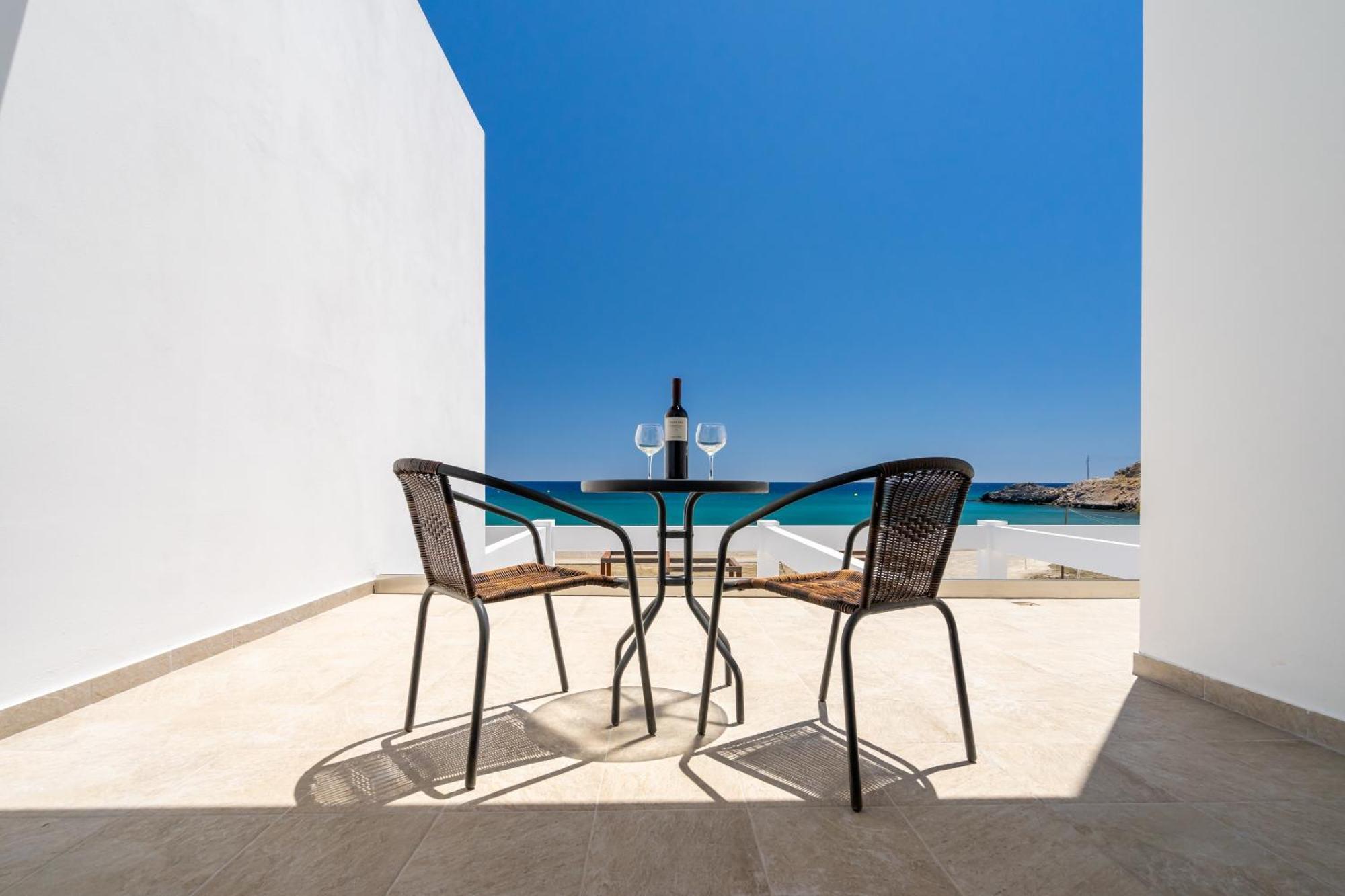 Kamari Hotell 4*