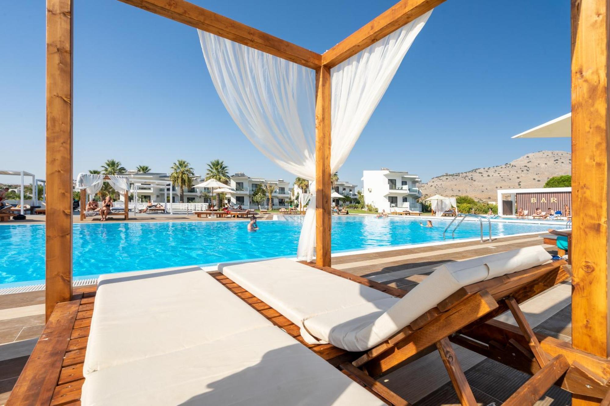 Kamari Hotel 4*