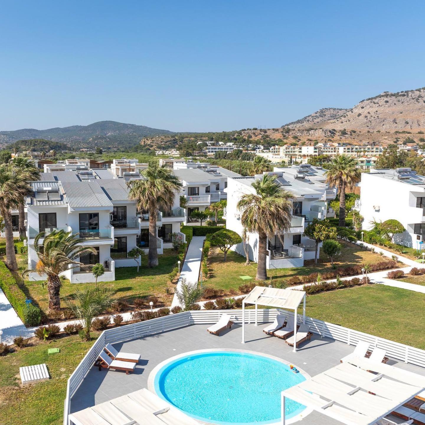 Kamari Hotel
