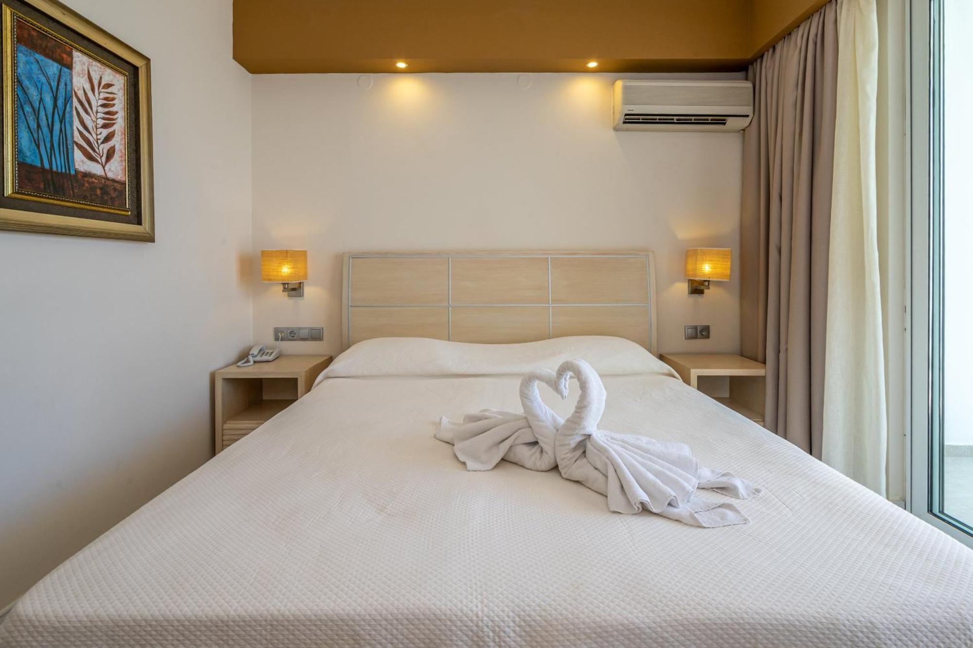 Kamari Hotel 4*