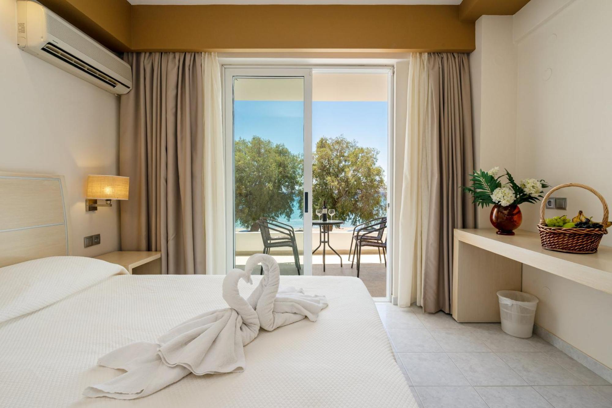 Kamari Hotel
