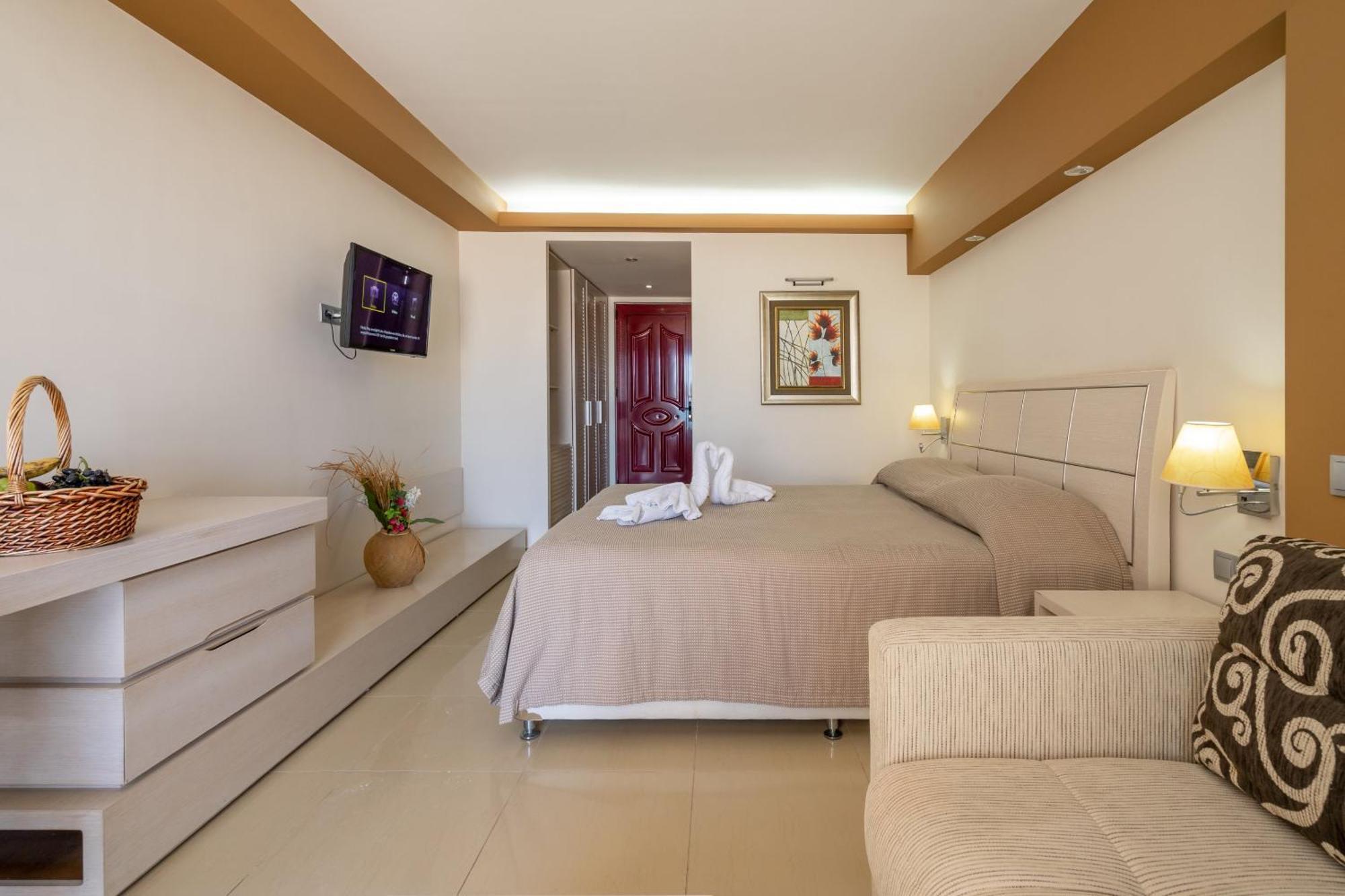 Kamari Hotell 4*