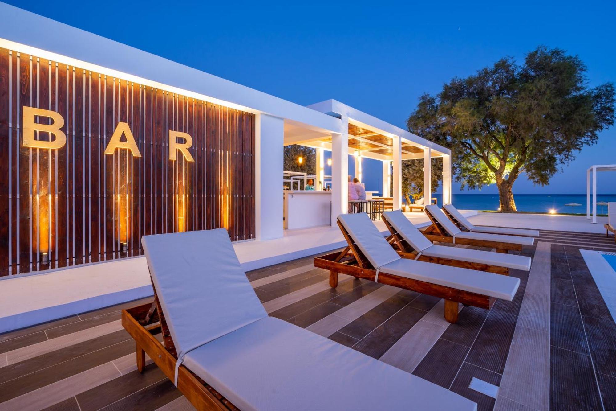 Kamari Hotel