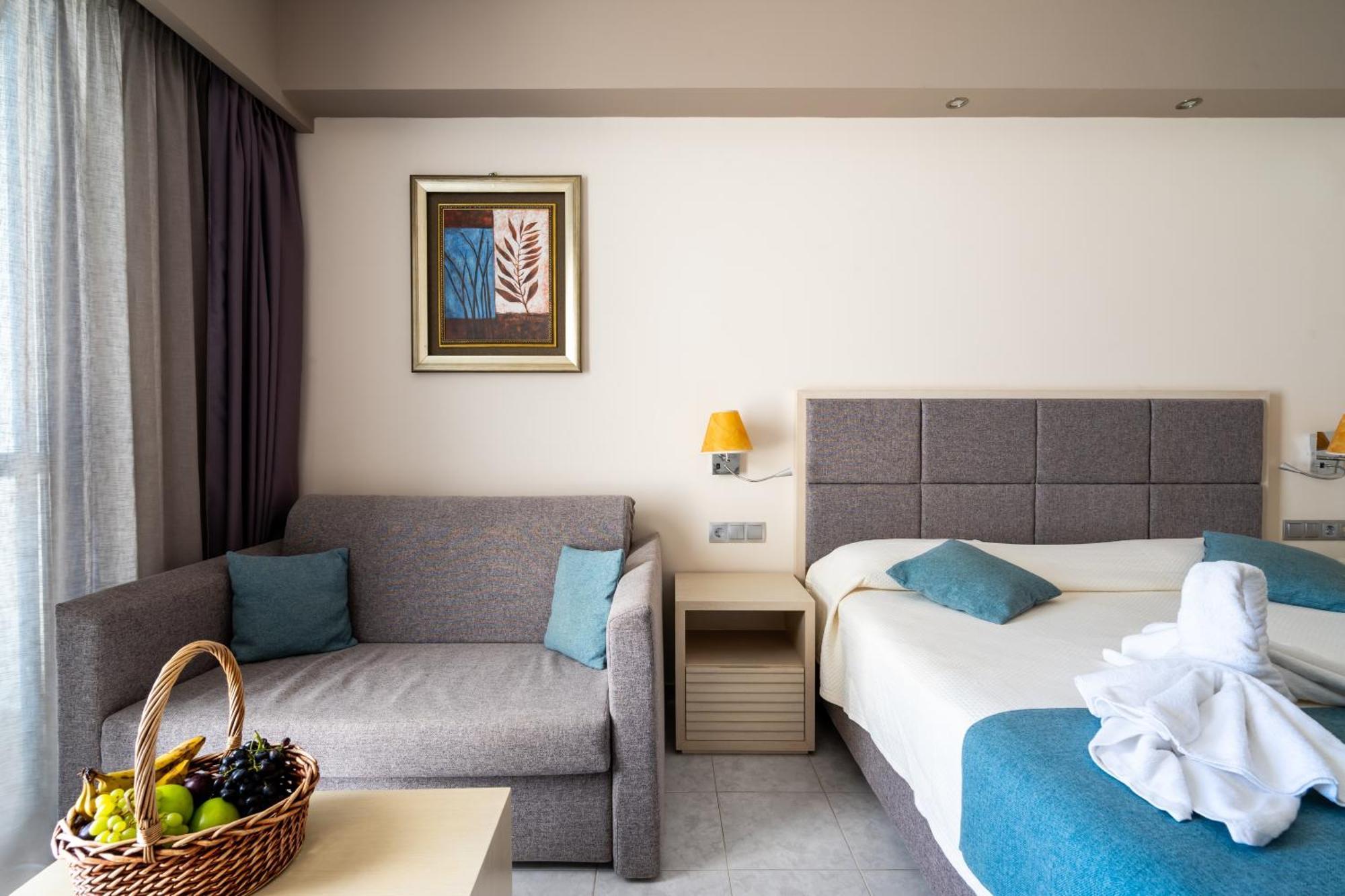 Kamari Hotel 4*